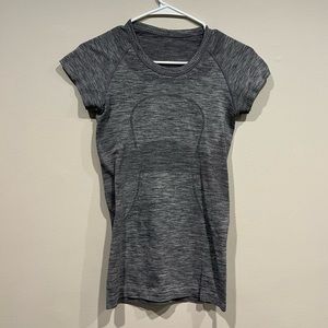 LuLuLemon Gray T-Shirt SIZE 4